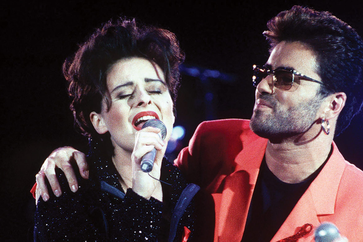 george-michael-and-lisa-stansfield-with-queen-perform-these-are-the-days-of-our-lives-at-the-freddie-mercury-tribute-concert-that-took-place-on-20th-april-1992-at-wembley-stadium-in-lo